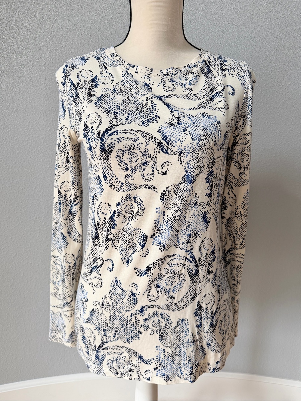 Chico's Touch of Cool Snake Print Layering Tee Long Sleeve Navy Cream Size 0 / S